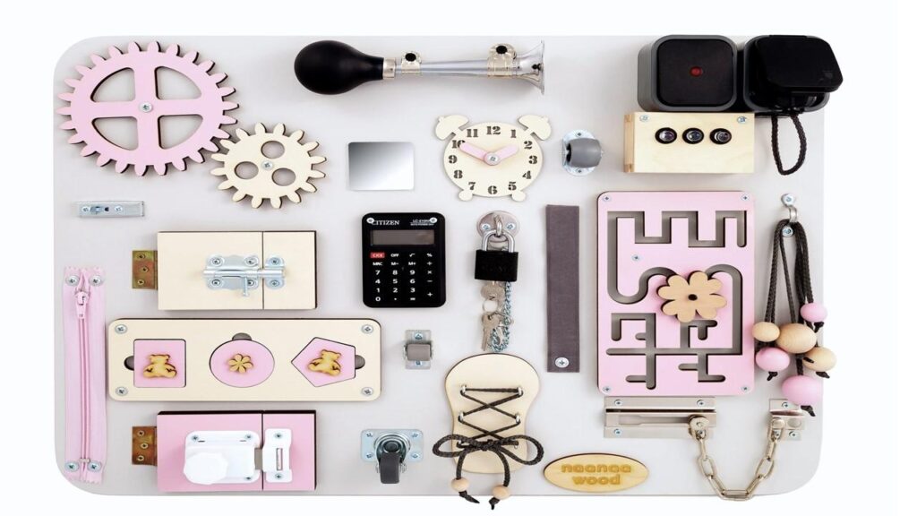 Le busy board pour développer la motricité des enfants