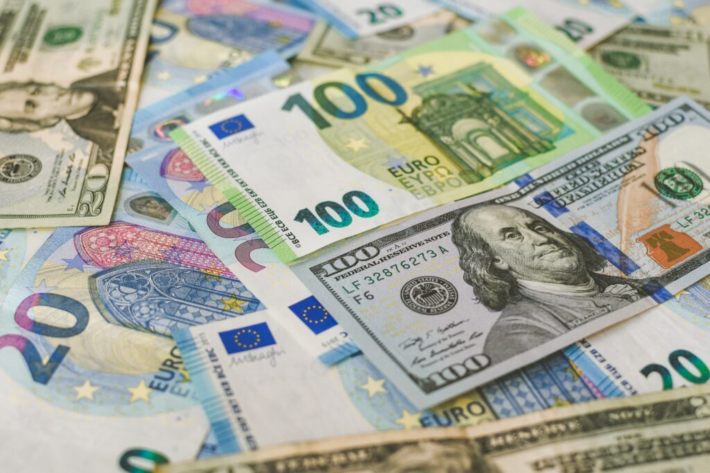 découvrez les principes de base de l'investissement et apprenez à gérer vos finances avec notre guide complet sur l'investissement.