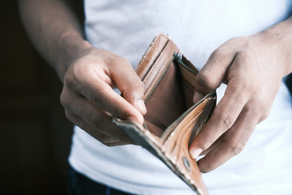 découvrez tout ce que vous devez savoir sur la dette et ses implications sur l'économie et les finances personnelles.