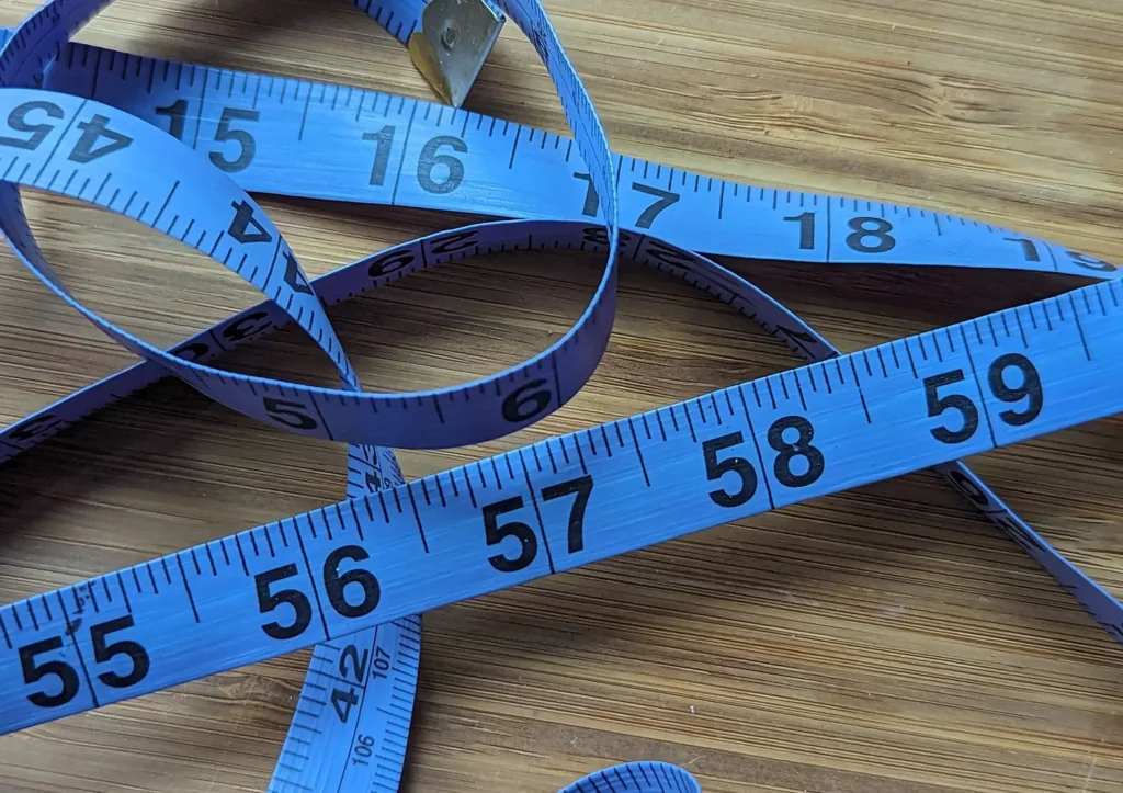 Combien de centimètres mesure 5 pieds 5 pouces ?
