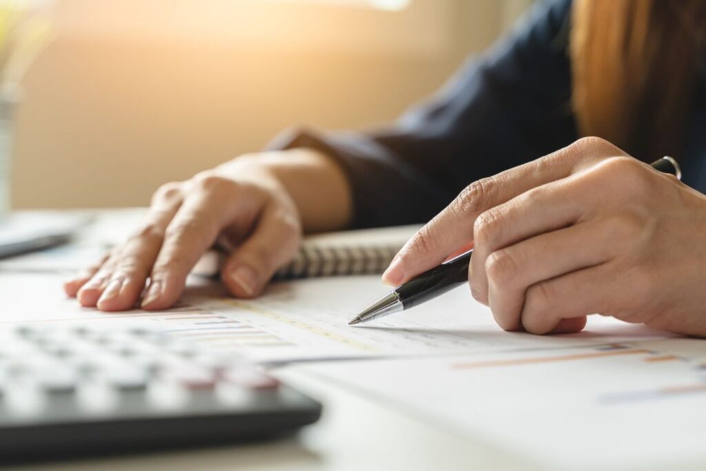 Comment calculer le salaire net à partir de 2700 euros brut ?
