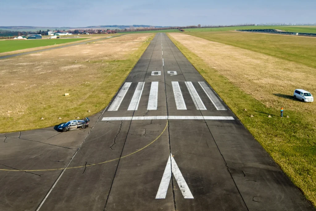 Comment devenir un agent de piste aéroportuaire : Formation, qualifications et perspectives de carrière ?