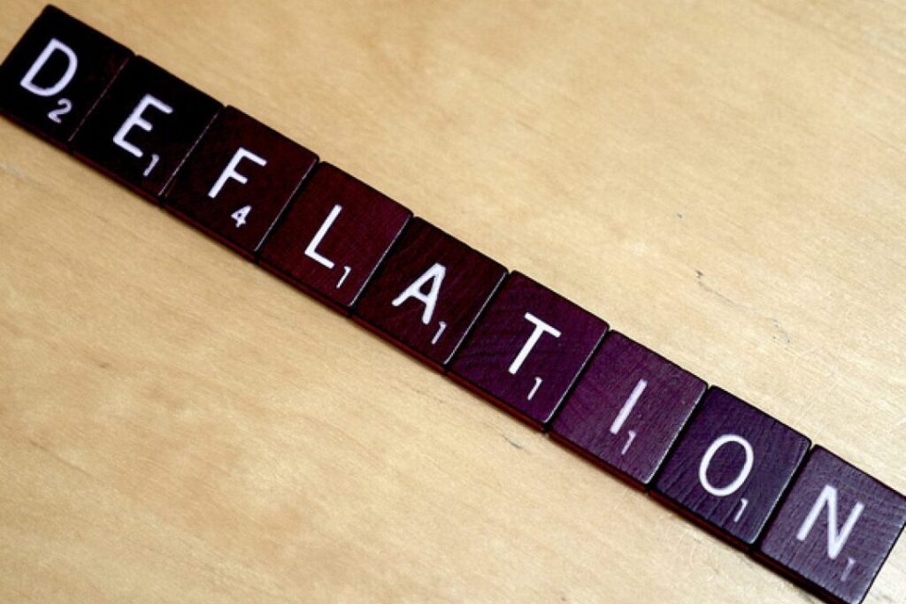 Comment la déflation réglementaire affecte-t-elle les investisseurs et le marché financier ?