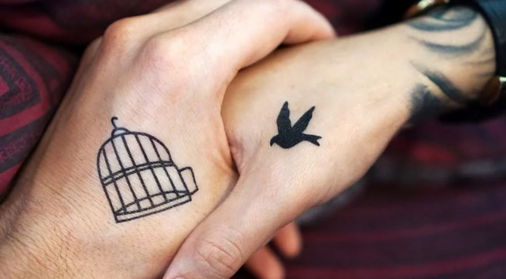 Comment le tatouage peut-il symboliser les liens du sang ?