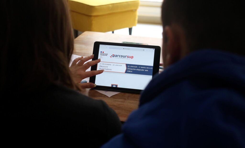 Comment Rédiger une Lettre de Motivation Parcoursup Accrocheuse: Guide Étape par Étape
