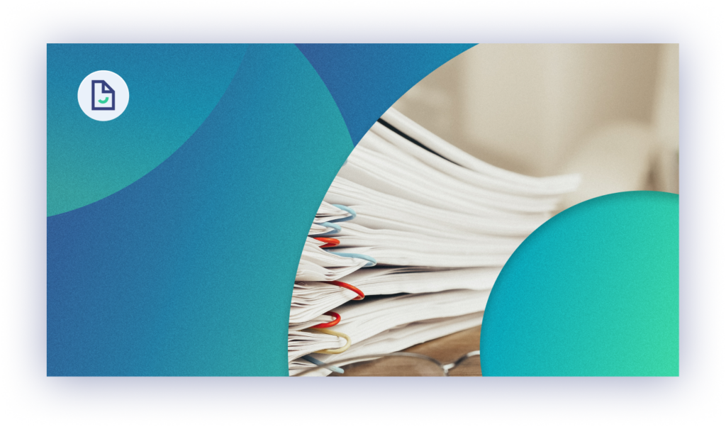 Illustration de la conservation des quittances de loyer avec une pile de documents classés