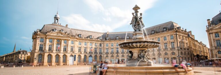 Vue aérienne de Bordeaux illustrant l'encadrement des loyers dans la ville