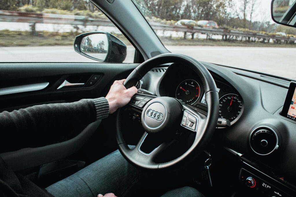 Est-il Possible d’Assurer une Voiture sans Carte Grise à Son Nom ? Décryptage et Solutions
