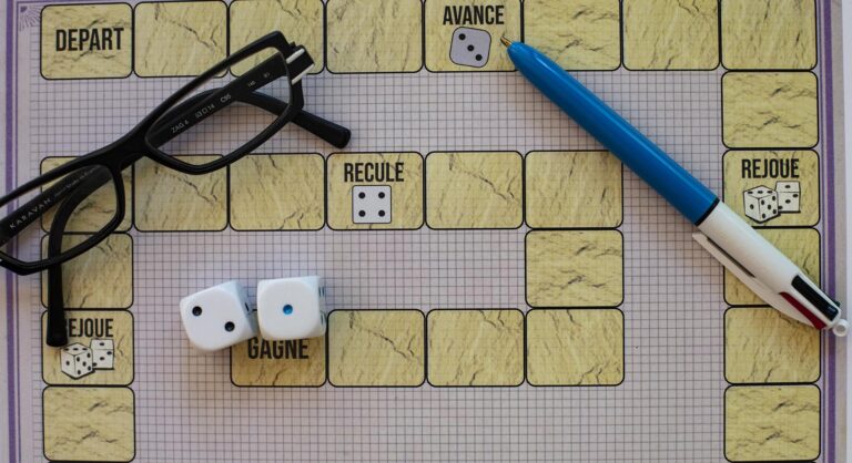 Modèle vierge de jeu de l'oie à imprimer pour personnalisation facile