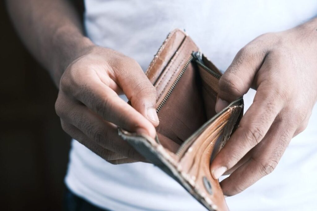 L’inaptocratie dans l’économie moderne : comment influe-t-elle sur nos décisions financières ?
