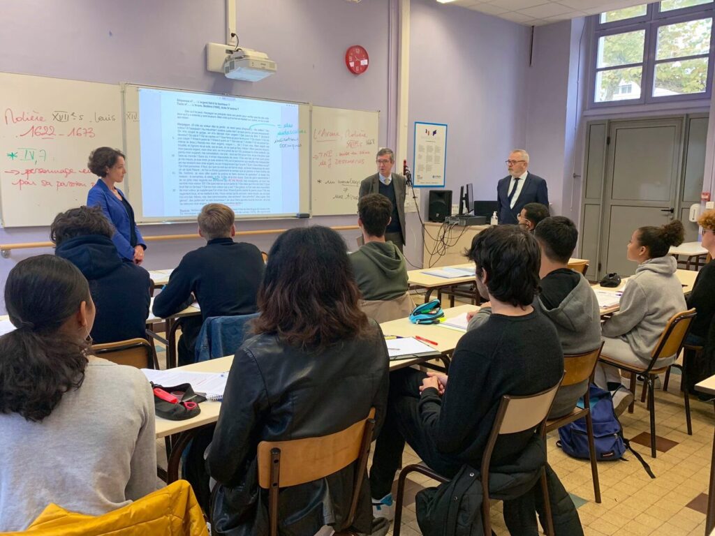 Lycée Ampère : Tout savoir sur les bourses disponibles