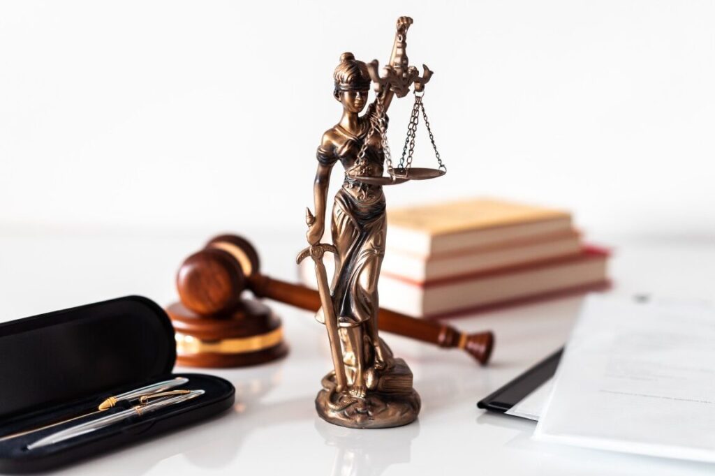 Ordonnance en droit : quel impact sur les décisions financières ?