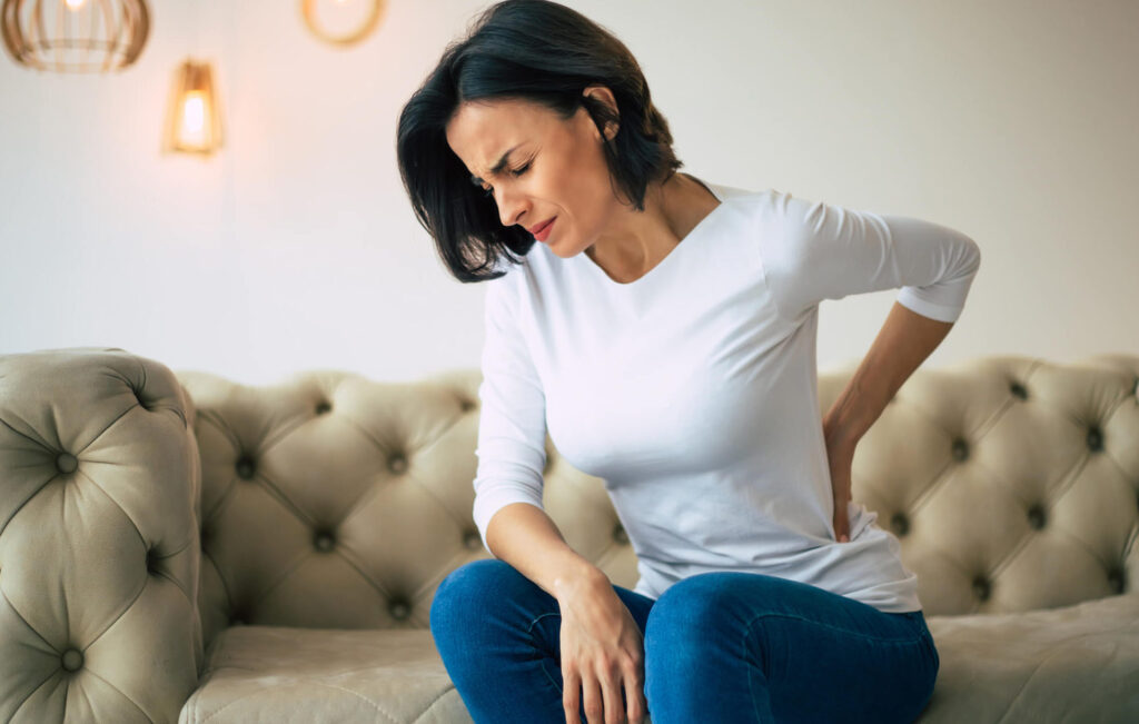 Pourquoi ai-je mal aux reins ? Causes et solutions possibles
