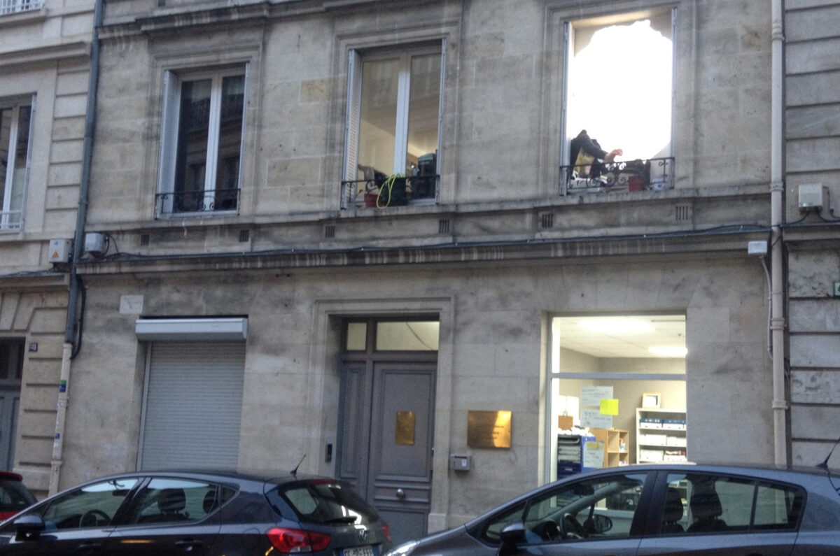 La façade de l'immeuble qui abrite le cabinet, à Clermont-Ferrand