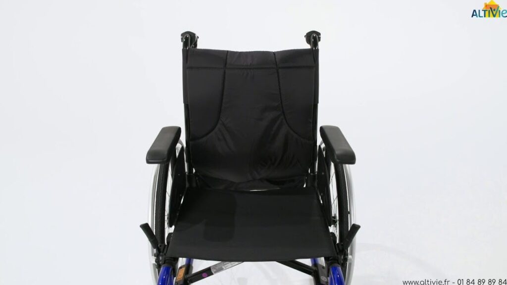 Quelle est la largeur standard d’un fauteuil roulant pour les passages étroits ?