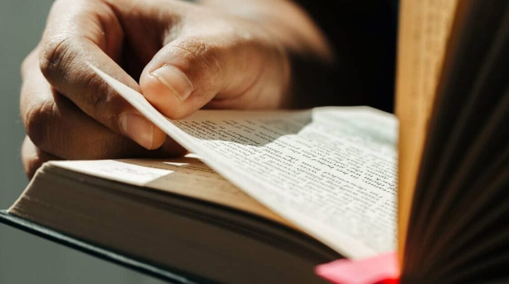 Qu’est-ce que la doctrine selon la Bible ? Comprendre les enseignements chrétiens
