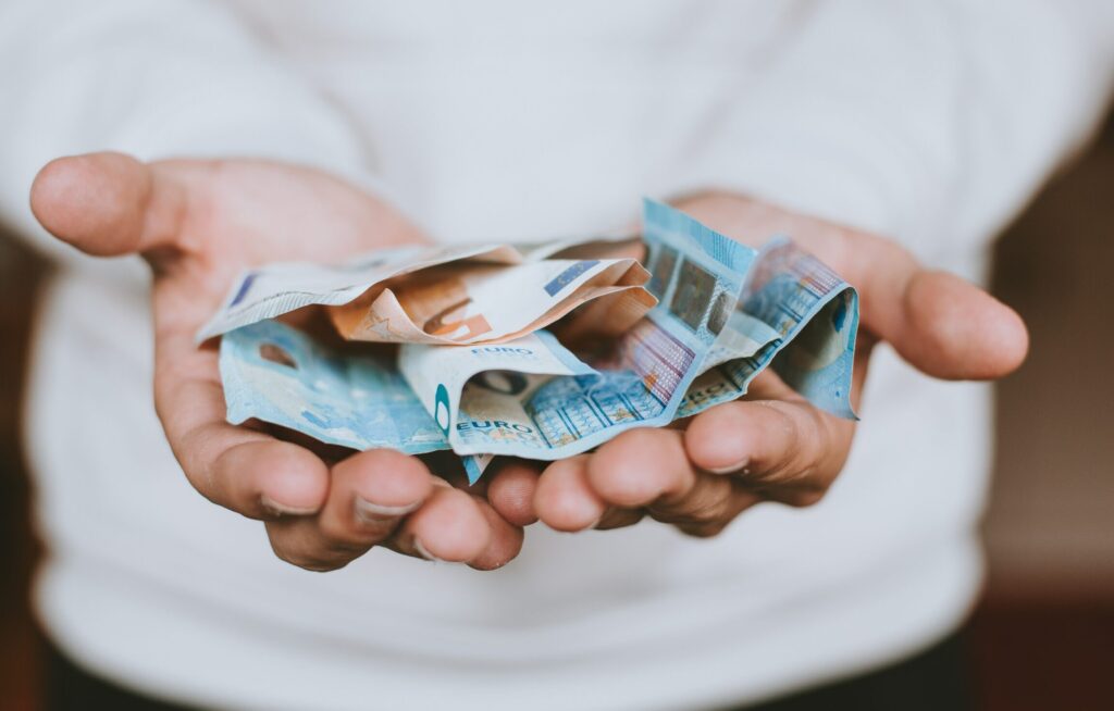 Qu’est-ce que la primauté des intérêts du client et comment elle redéfinit la relation bancaire ?