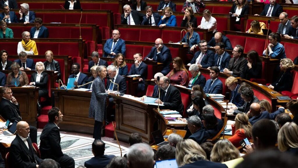 Qu&rsquo;est-ce que l&rsquo;article 49.3 de la Constitution française et pourquoi fait-il débat ?