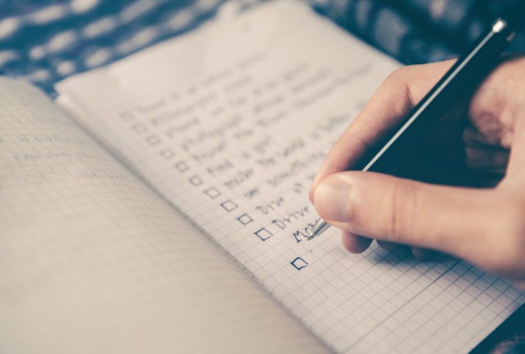 Qu’est-ce que l’ordre du jour et comment le définir efficacement pour vos réunions d’affaires ?